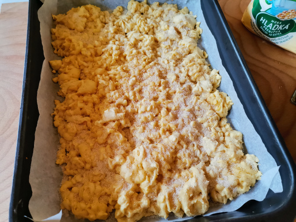 Strúhaný jablkový koláč s bielkovou penou (fotorecept) - obrázok 7