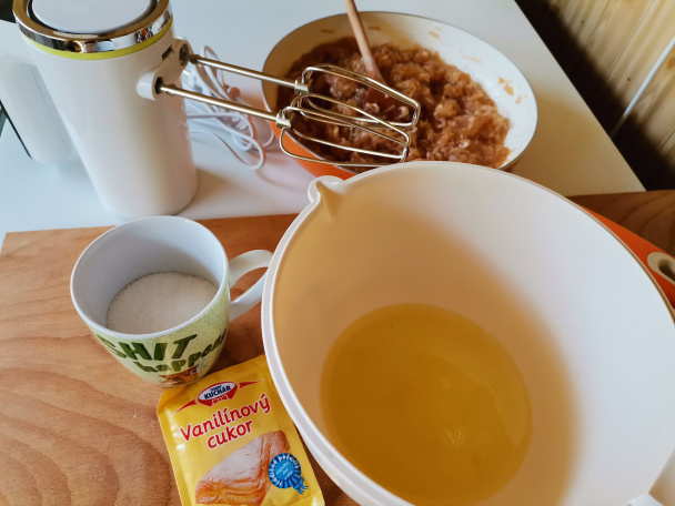 Strúhaný jablkový koláč s bielkovou penou (fotorecept) - obrázok 8