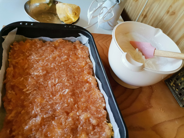 Strúhaný jablkový koláč s bielkovou penou (fotorecept) - obrázok 9