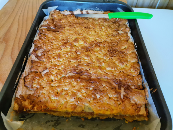 Strúhaný jablkový koláč s bielkovou penou (fotorecept) - obrázok 13