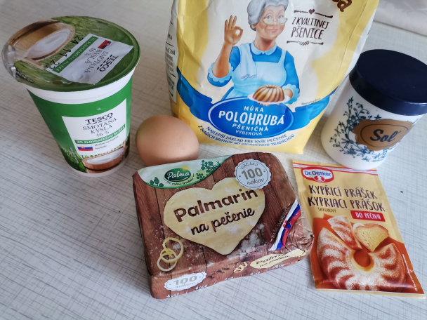 Oškvarkové pagáčiky s kyslou smotanou (fotorecept) - obrázok 1