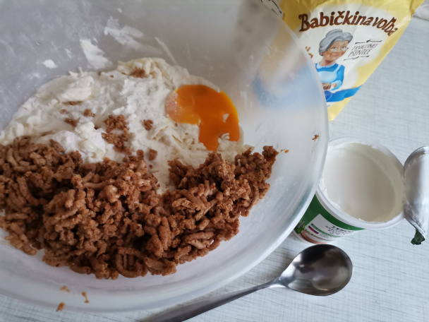 Oškvarkové pagáčiky s kyslou smotanou (fotorecept) - obrázok 2