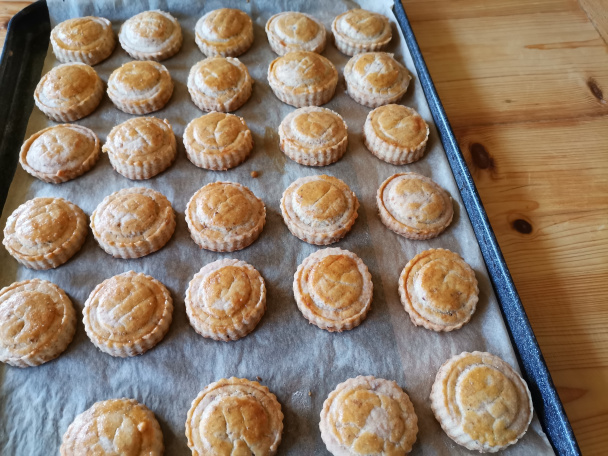 Oškvarkové pagáčiky s kyslou smotanou (fotorecept) - obrázok 6