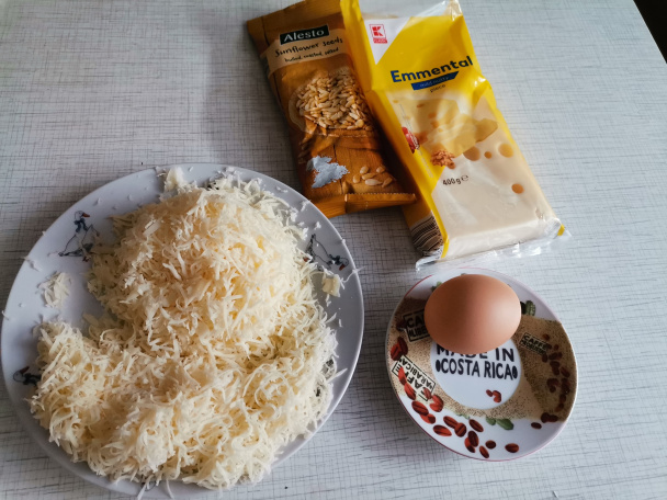 Kysnuté rožky z kyslej smotany plnené syrom (fotorecept) - obrázok 3