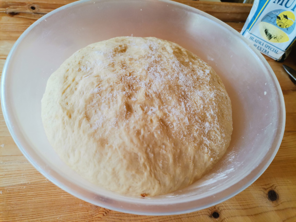 Kysnuté rožky z kyslej smotany plnené syrom (fotorecept) - obrázok 4