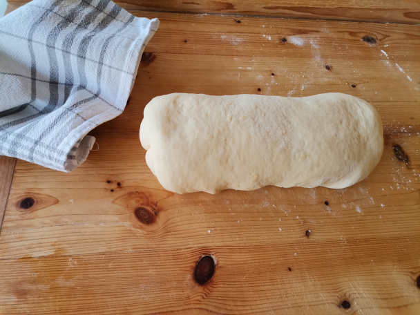 Kysnuté rožky z kyslej smotany plnené syrom (fotorecept) - obrázok 7