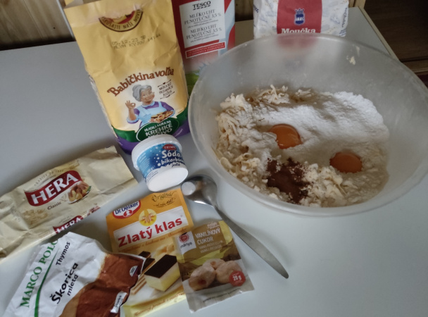 Linecký koláč s tvarohovou plnkou a jahodami (fotorecept) - obrázok 1