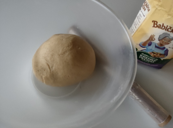 Linecký koláč s tvarohovou plnkou a jahodami (fotorecept) - obrázok 2