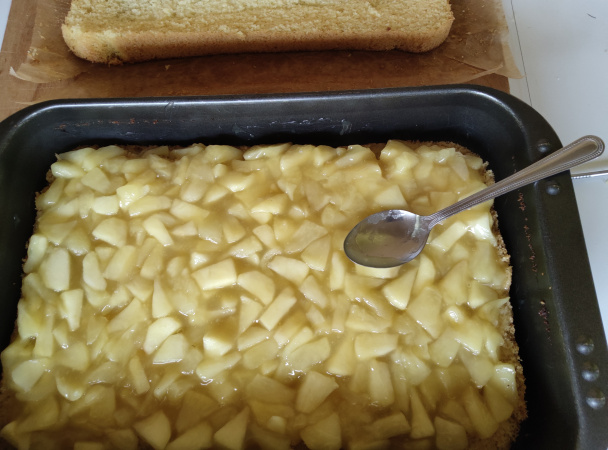 Jablkový zákusok s mascarpone a tvarohom (fotorecept) - obrázok 7