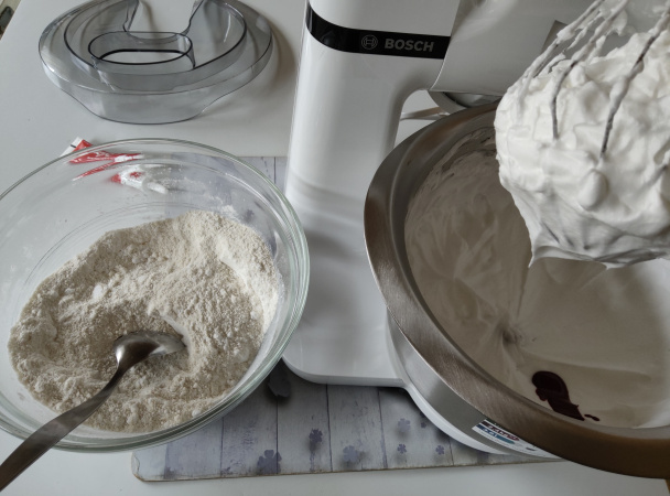 Makrónky plnené čokoládovou plnkou (fotorecept) - obrázok 2