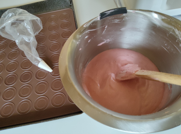 Makrónky plnené čokoládovou plnkou (fotorecept) - obrázok 4