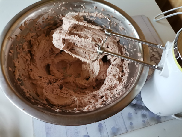 Makrónky plnené čokoládovou plnkou (fotorecept) - obrázok 7