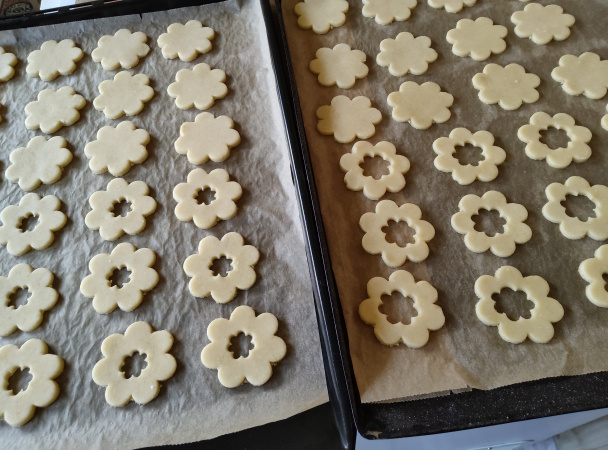 Linecké koláčiky s citrónovou plnkou lemon curd (fotorecept) - obrázok 9