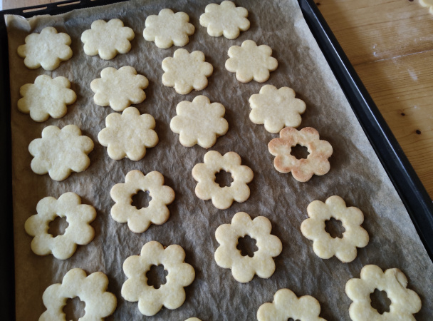 Linecké koláčiky s citrónovou plnkou lemon curd (fotorecept) - obrázok 10