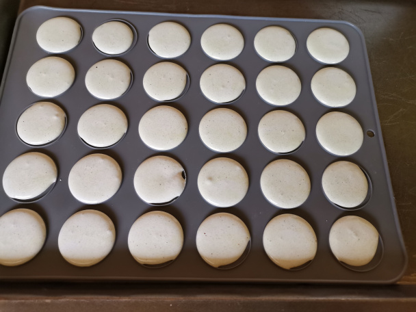 Orechové makrónky plnené mascarpone a bielou čokoládou (fotorecept)  - obrázok 3