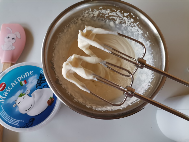 Orechové makrónky plnené mascarpone a bielou čokoládou (fotorecept)  - obrázok 6