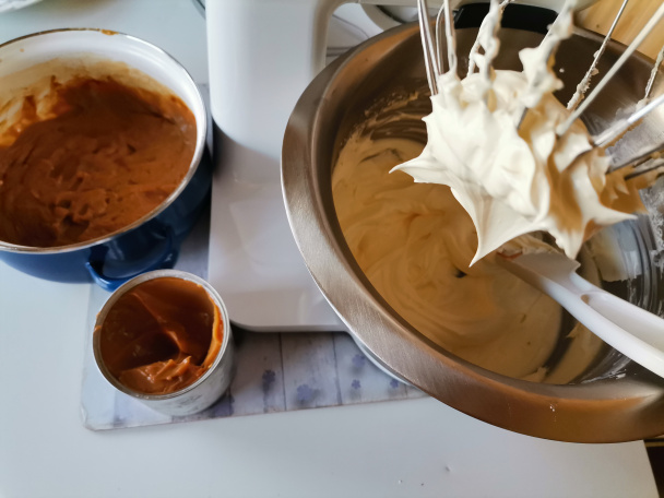 Medové rezy s karamelovou plnkou (fotorecept) - obrázok 4