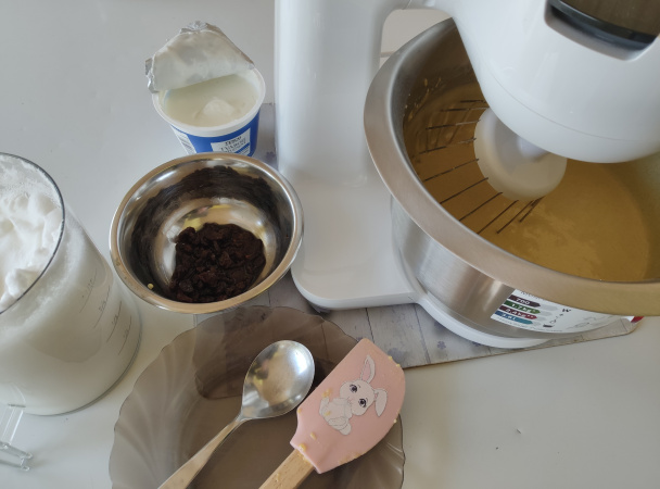 Bábovka s tvarohom a hrozienkami (fotorecept) - obrázok 2