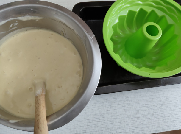 Bábovka s tvarohom a hrozienkami (fotorecept) - obrázok 4