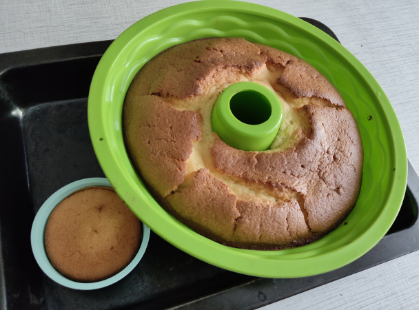 Bábovka s tvarohom a hrozienkami (fotorecept) - obrázok 5