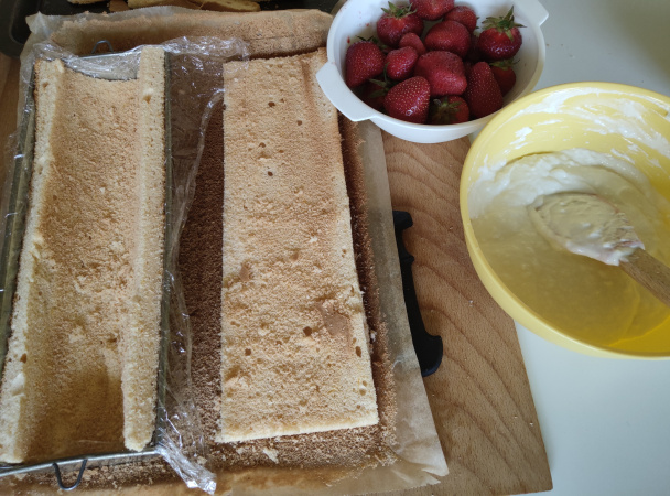 Jahodový tunel s tvarohom a mascarpone (fotorecept) - obrázok 6