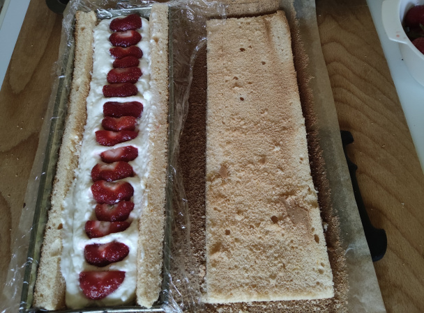 Jahodový tunel s tvarohom a mascarpone (fotorecept) - obrázok 7