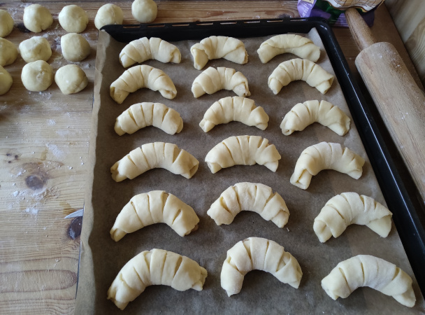 Krehké jablkové rožky (fotorecept) - obrázok 5