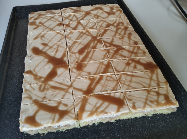 Obrátený jablkový zákusok s karamelom (fotorecept) - obrázok 11