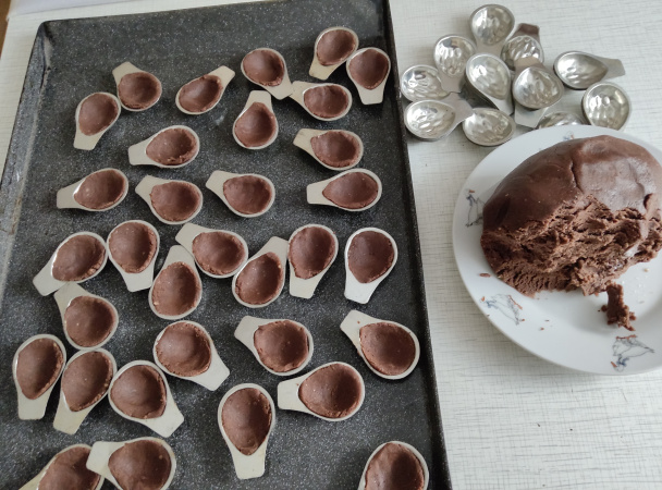 Plnené orechy z tmavého orechového cesta (fotorecept) - obrázok 2