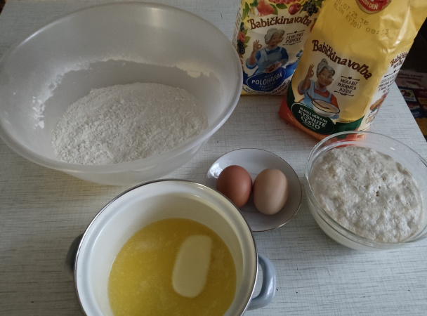 Kysnutý slivkový koláč s tvarohom a posýpkou (fotorecept) - obrázok 2