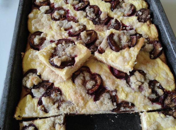 Kysnutý slivkový koláč s tvarohom a posýpkou (fotorecept) - obrázok 11