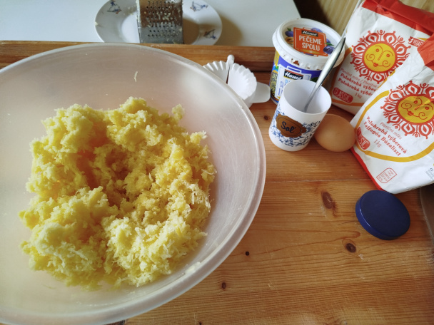 Pirohy zo zemiakového cesta plnené slivkovým lekvárom (fotorecept) - obrázok 1