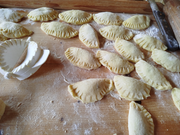 Pirohy zo zemiakového cesta plnené slivkovým lekvárom (fotorecept) - obrázok 4