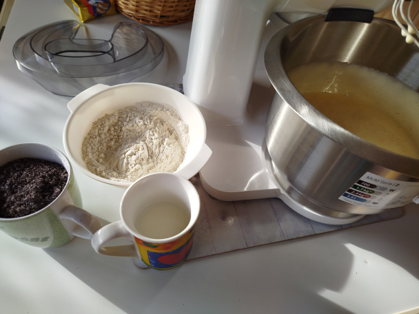 Makovo-jablkové rezy s pudingovým krémom (fotorecept) - obrázok 2