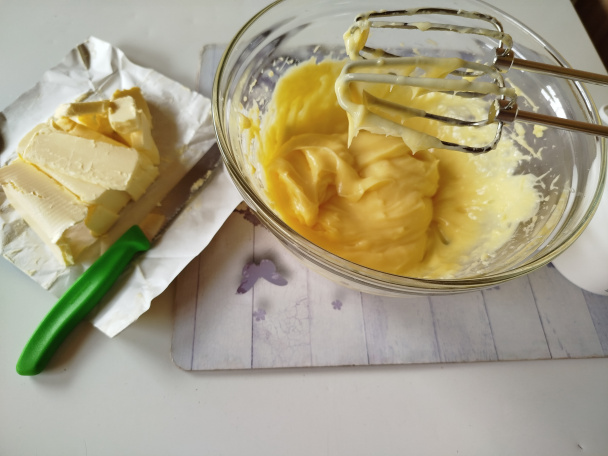 Makovo-jablkové rezy s pudingovým krémom (fotorecept) - obrázok 6