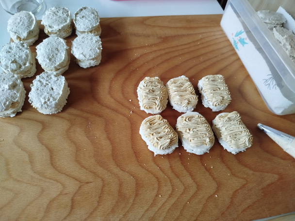 Laskonky plnené kávovým krémom (fotorecept) - obrázok 6