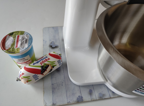 Pavlovky plnené jogurtovým krémom a ovocím (fotorecept) - obrázok 4