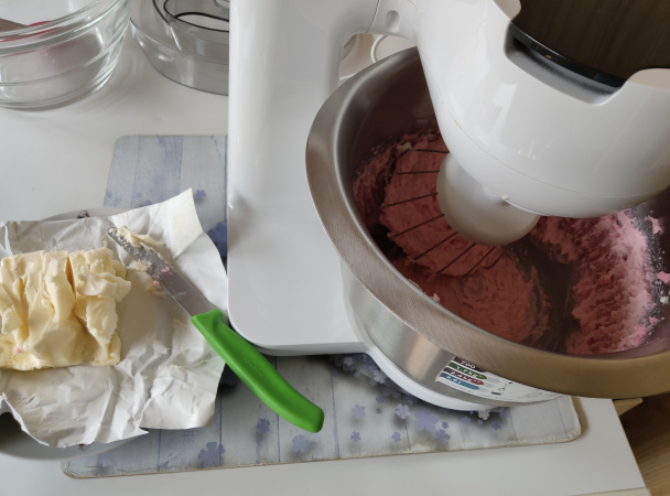 Ovocná torta s jahodovým krémom a so želé (fotorecept) - obrázok 5