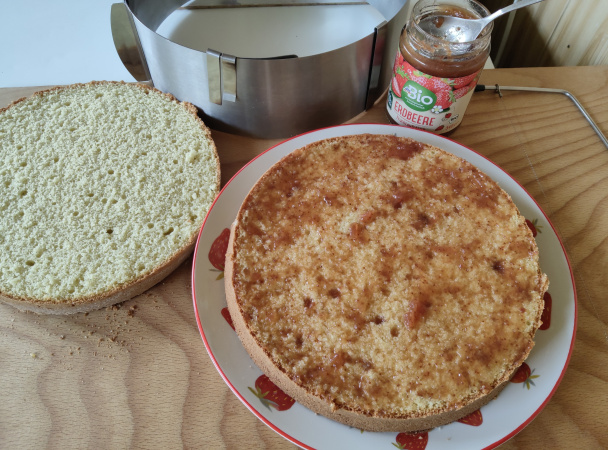 Ovocná torta s jahodovým krémom a so želé (fotorecept) - obrázok 8