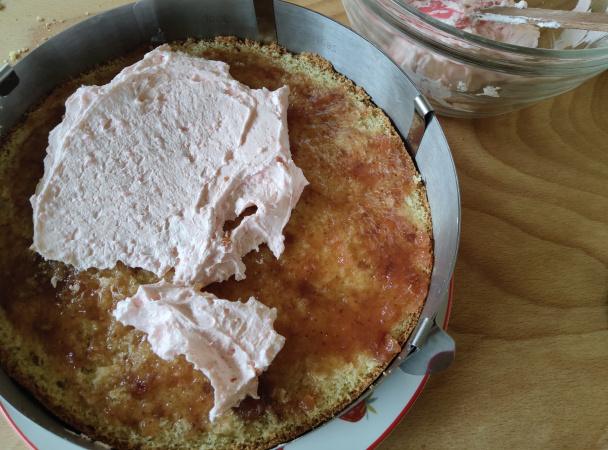 Ovocná torta s jahodovým krémom a so želé (fotorecept) - obrázok 11