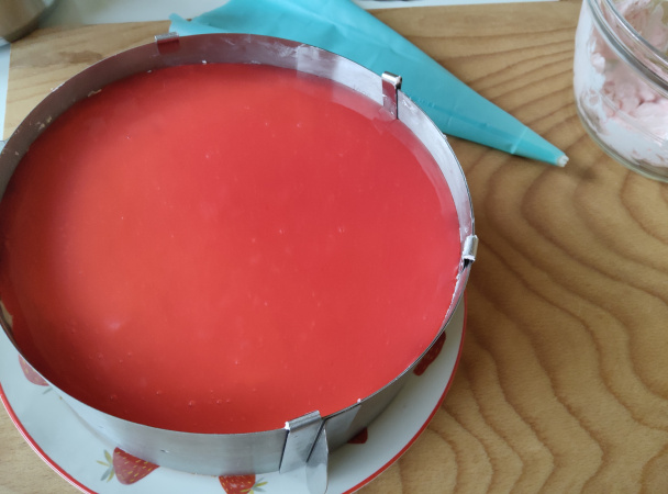 Ovocná torta s jahodovým krémom a so želé (fotorecept) - obrázok 12