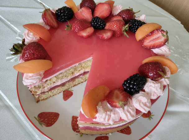 Ovocná torta s jahodovým krémom a so želé (fotorecept) - obrázok 13