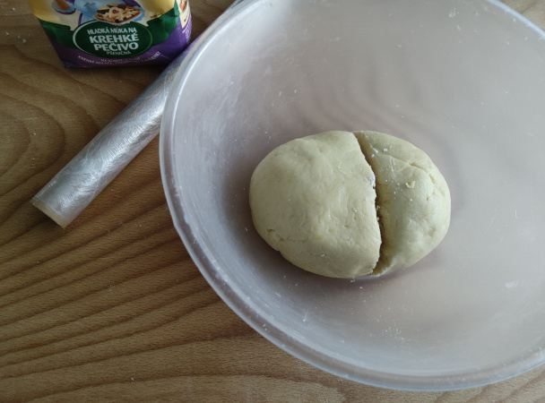 Koláč s kyslou smotanou a slivkami (fotorecept) - obrázok 2