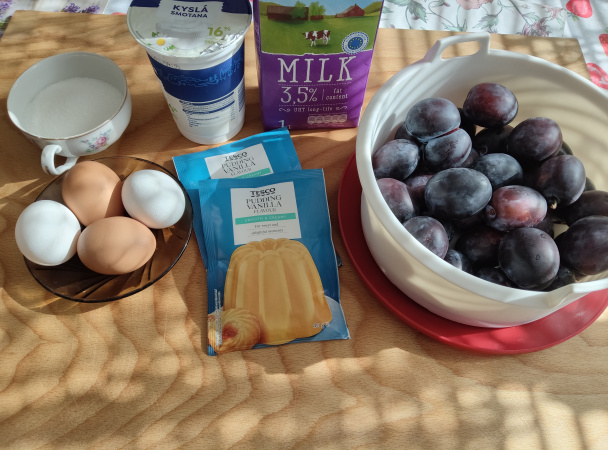 Koláč s kyslou smotanou a slivkami (fotorecept) - obrázok 3