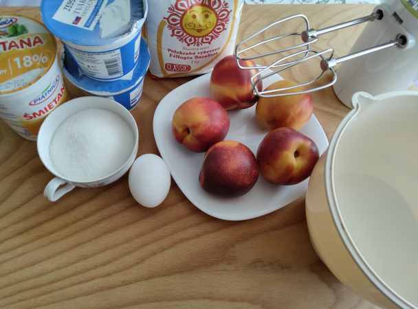 Hrnčekový koláč s kyslou smotanou a ovocím (fotorecept) - obrázok 3