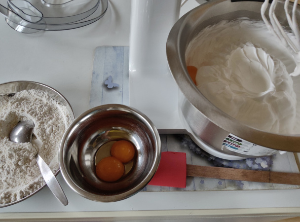 Mandľové rezy s kávovým mascarpone a bielou čokoládou (fotorecept) - obrázok 2