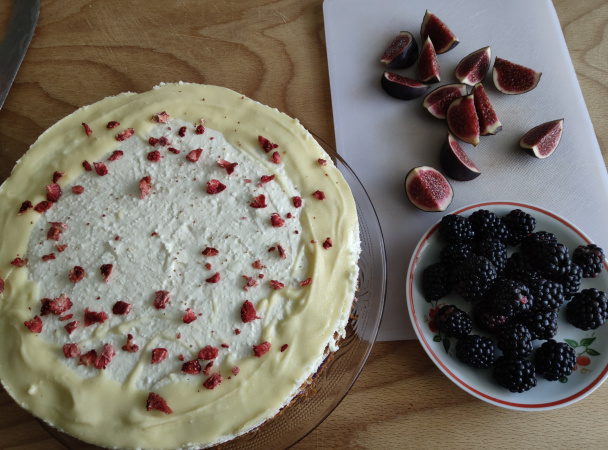 Torta s černicovým želé a tvarohovou plnkou (fotorecept) - obrázok 8