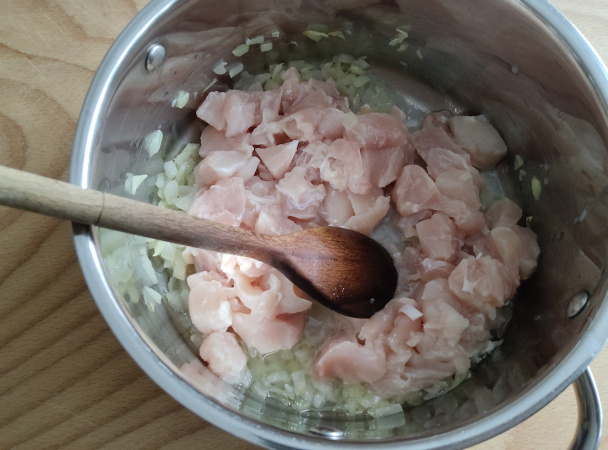 Kuracie mäso na smotane s maslovými haluškami (fotorecept) - obrázok 3