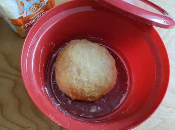 Kysnuté rožky s nivou a párkami (fotorecept) - obrázok 2