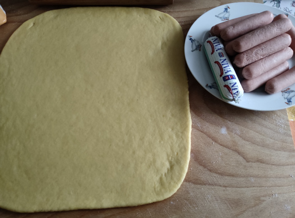 Kysnuté rožky s nivou a párkami (fotorecept) - obrázok 3